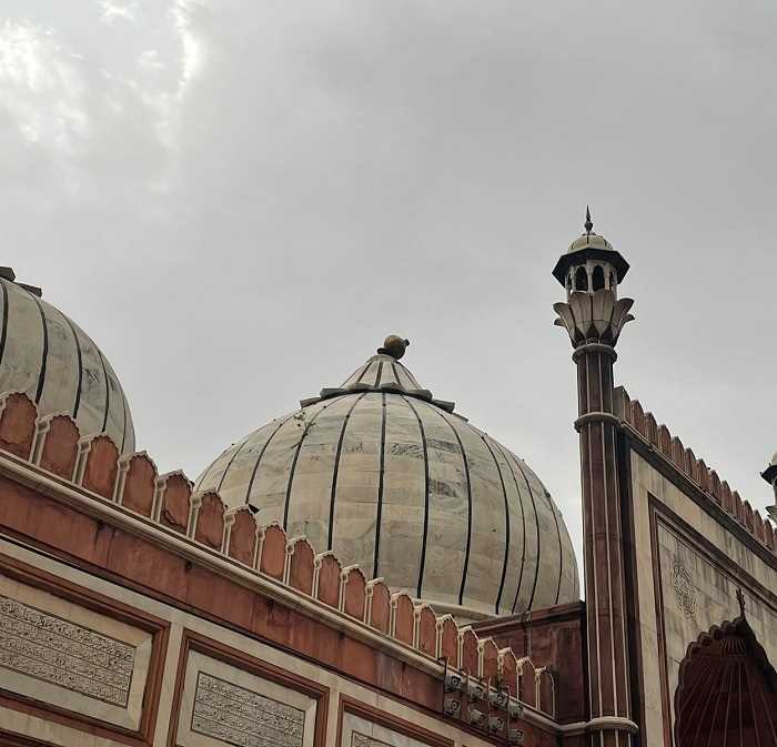 दिल्ली में तेज बारिश के कारण जामा मस्जिद की मीनार को पहुंचा नुकसान